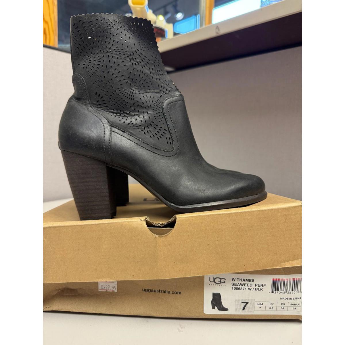 Ugg Womens Thames Seaweed Perf Black Bootie Leather Size 7 Brand New